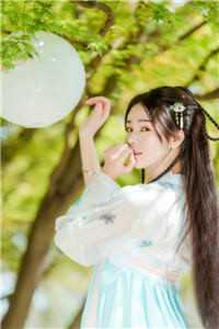 忽惊春到小桃枝by
