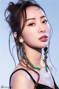 八零养崽：清冷美人被科研大佬宠上天！新上热文