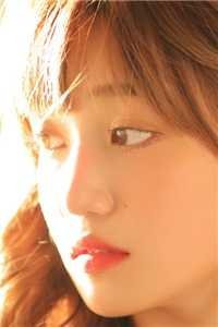 逃出囚笼归来，她将世子踢下神坛全章节