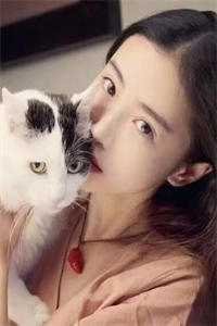 我在港岛装败家，大佬听心声躺赢连载