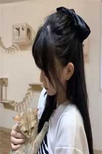 毕业旅行班花提出投喂野生棕熊，全班成了小点心免费