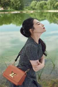 月落空山听落花后续