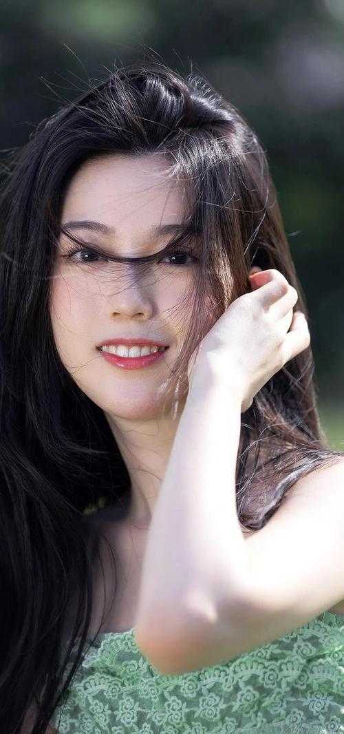 女友将我骗到黑工厂，却没想到厂长是我亲姐新上热文