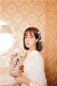 逃出囚笼归来，她将世子踢下神坛完整阅读