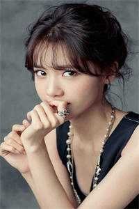 逃出囚笼归来，她将世子踢下神坛无删减+无广告